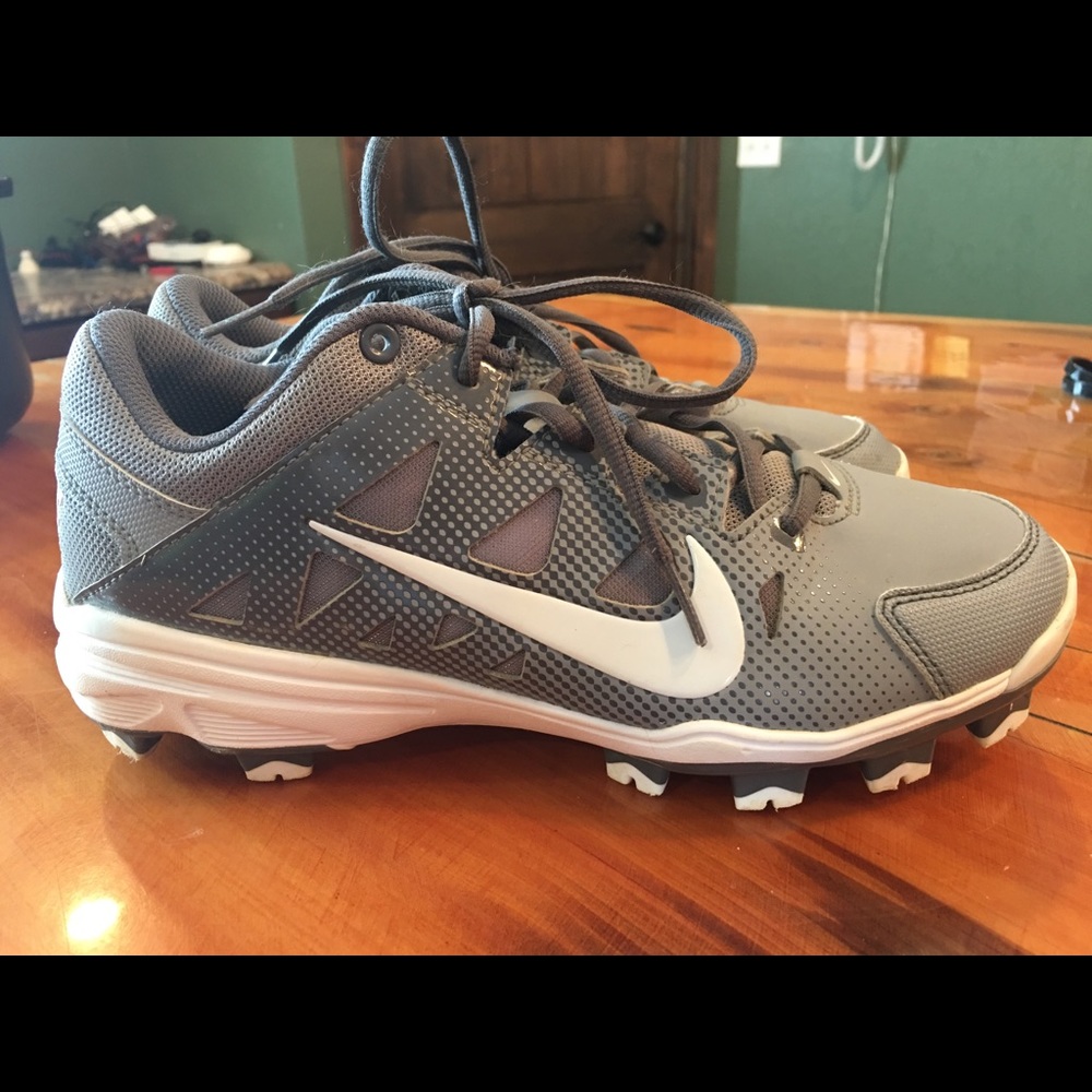 Women’s size 7.5 grey Nike softball cleats